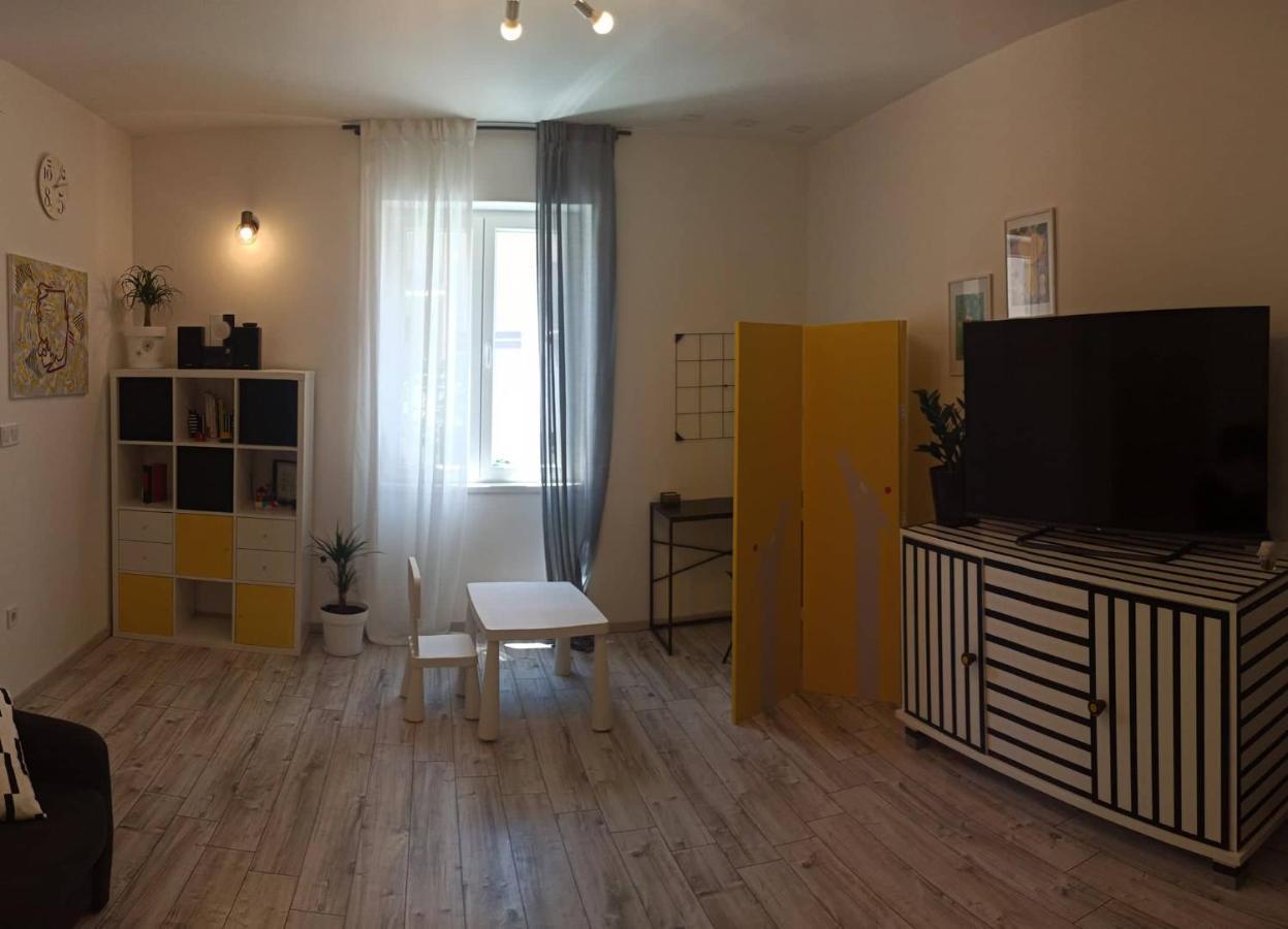 希贝尼克Novoureden Komforni Stan Od 90 M2 S Dvoristem公寓 外观 照片